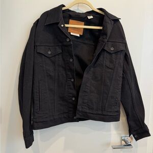 NWOT Levi’s Black Denim Fringe Jacket - UNISEX - men’s small / oversized women